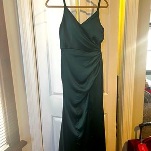 Revelry Rory Satin dress size 6 in color emerald green
